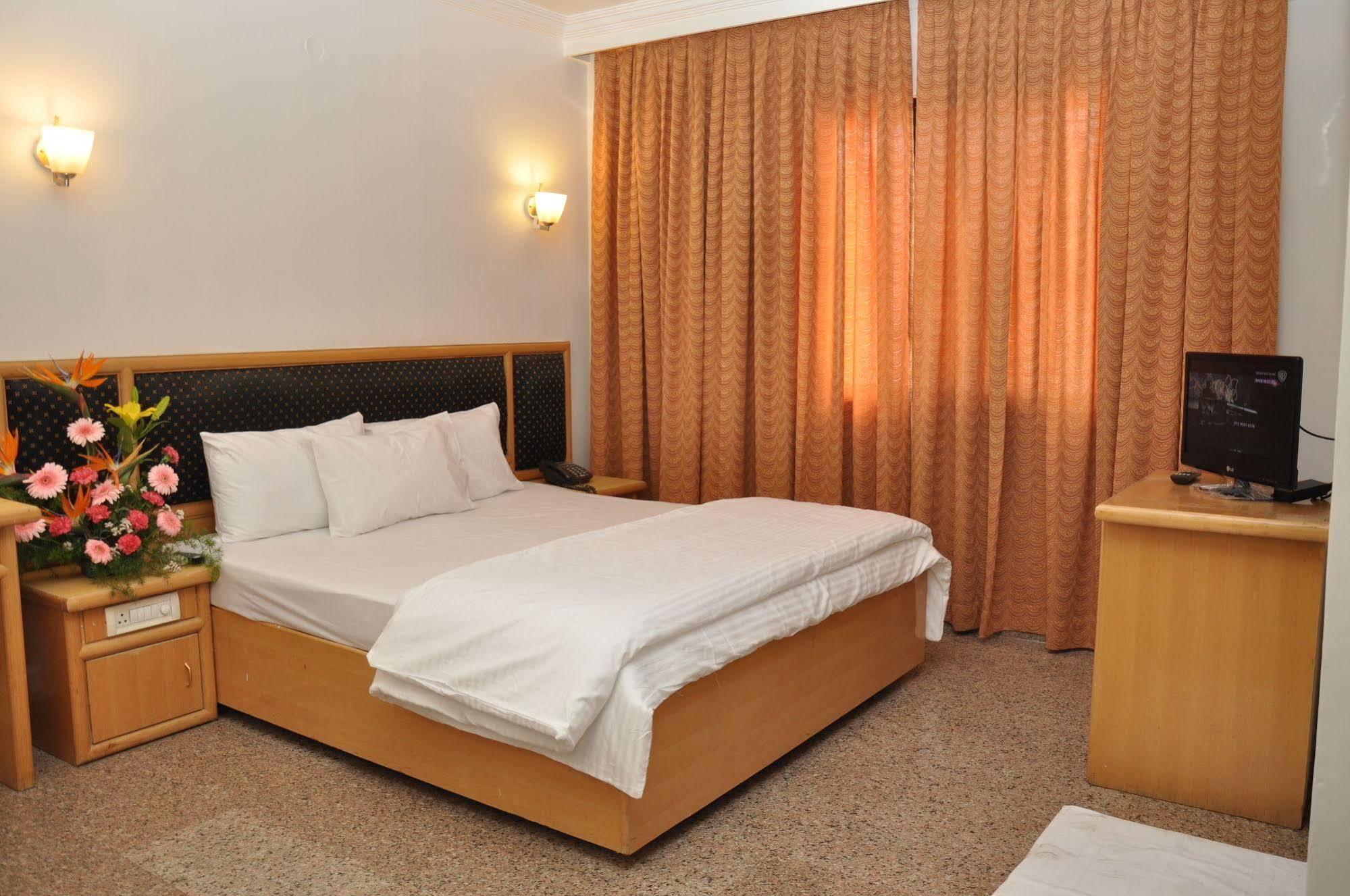 Oyo 539 Hotel Pearl Inn Bengaluru Kültér fotó